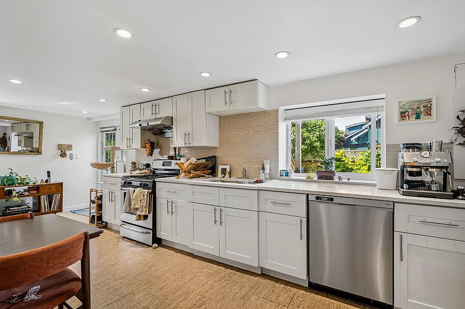 2323 Graveley Street Vancouver, BC - 28