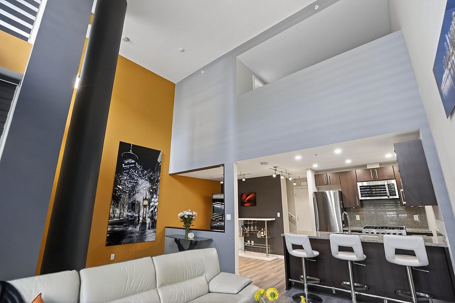 112 W 1st Avenue Vancouver, BC - 9