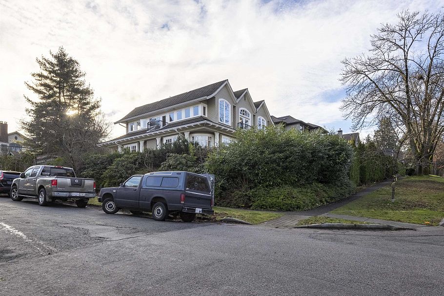 3808 W 13th Avenue Vancouver, BC - 3