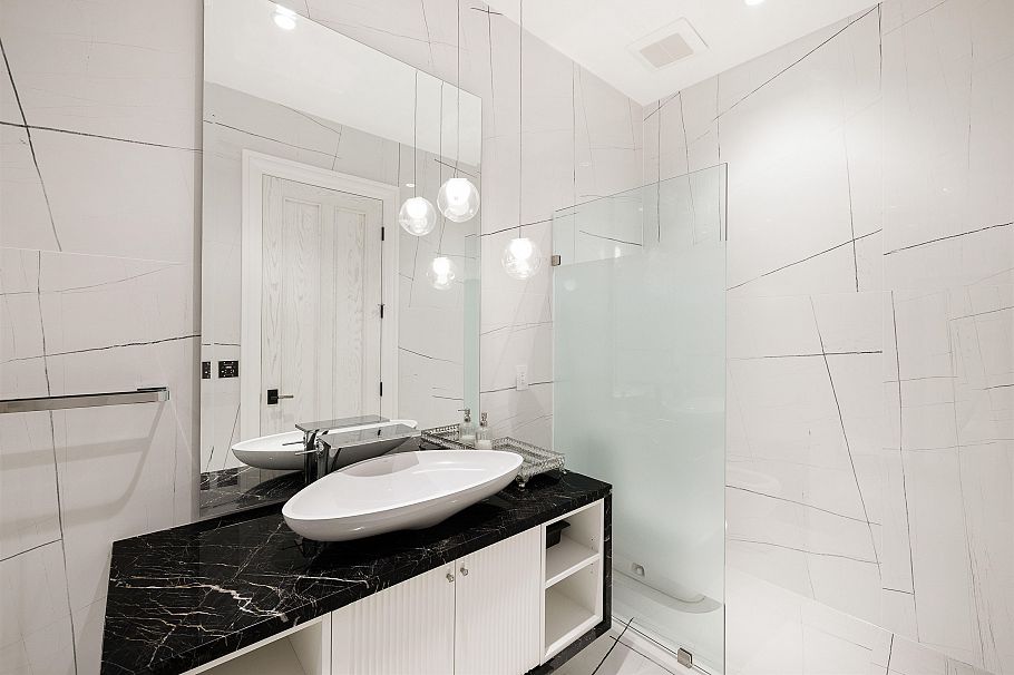 1239 W 40th Avenue Vancouver, BC - 35