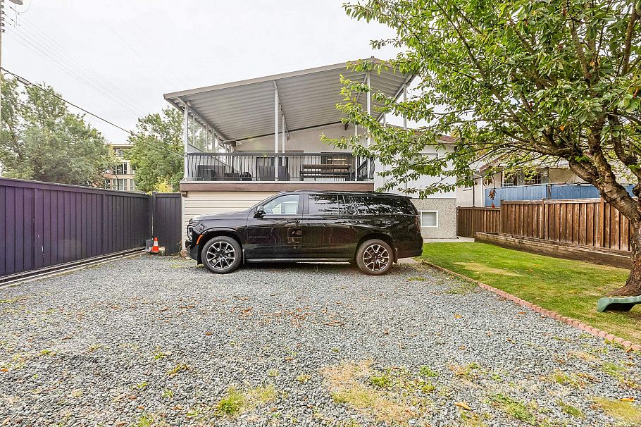 651 E 17th Avenue Vancouver, BC - 38