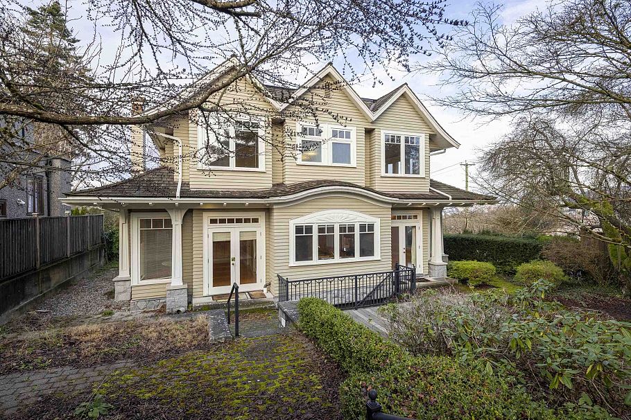 3808 W 13th Avenue Vancouver, BC - 5