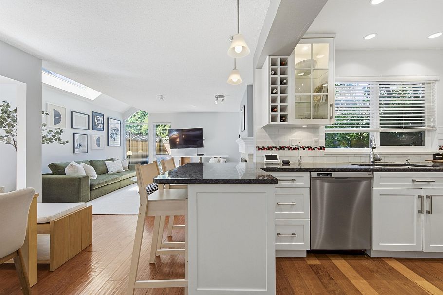 3385 W 8th Avenue Vancouver, BC - 5