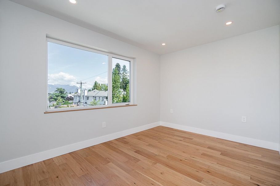 1 676 E 22nd Avenue Vancouver, BC - 13