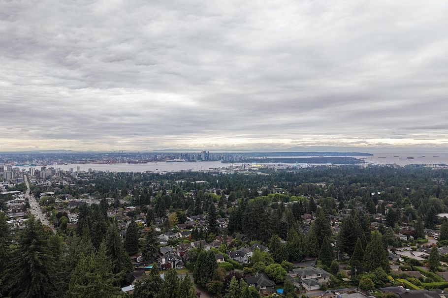 3570 Lonsdale Avenue North Vancouver, BC - 36