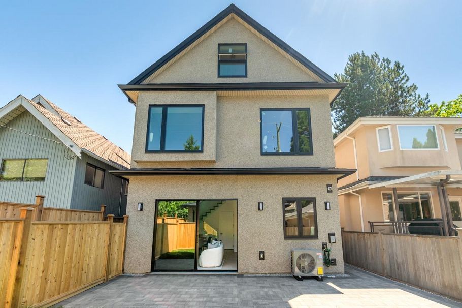 2 3771 W King Edward Avenue Vancouver, BC - 1