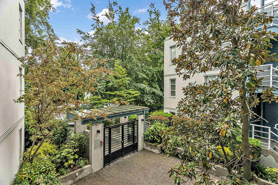 203 2555 W 4th Avenue Vancouver, BC - 32