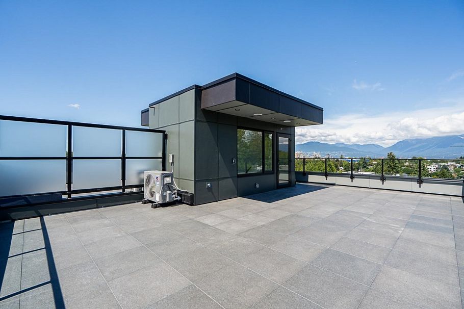 1 676 E 22nd Avenue Vancouver, BC - 24