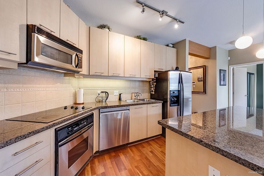 512 560 Raven Woods Drive North Vancouver, BC - 2