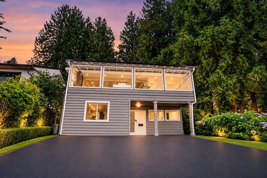 3570 Lonsdale Avenue North Vancouver, BC - 2