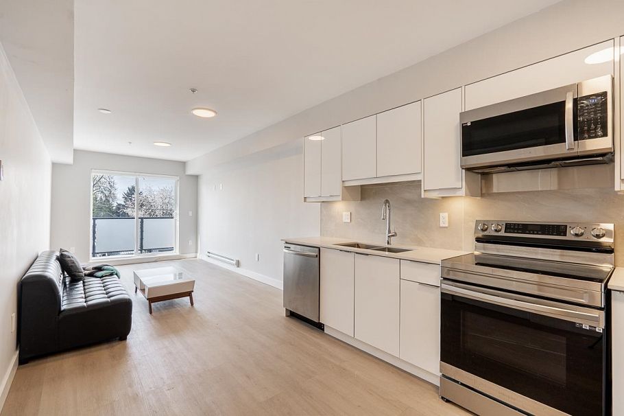 304 3050 Kingsway Vancouver, BC - 3