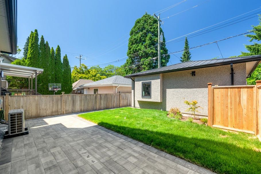 2 3771 W King Edward Avenue Vancouver, BC - 30