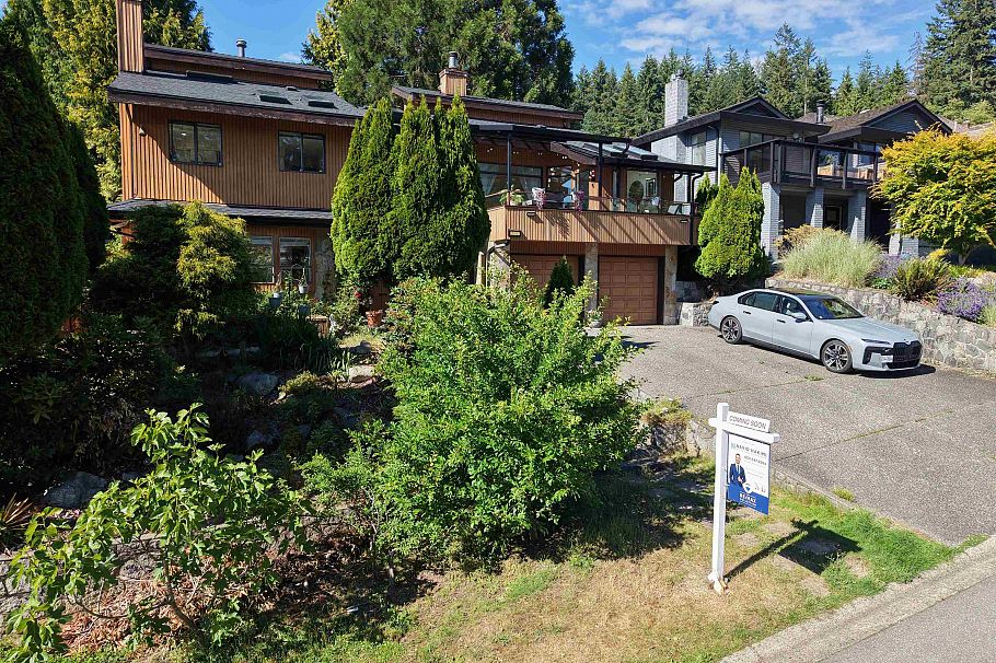 2940 Dresden Way North Vancouver, BC - 35