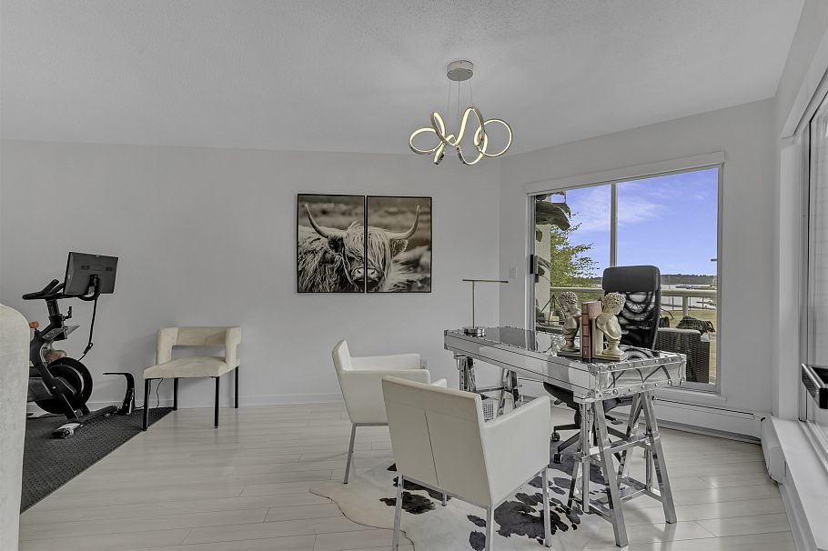 1306 33 Chesterfield Place North Vancouver, BC - 16