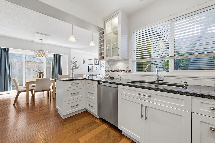 3385 W 8th Avenue Vancouver, BC - 8