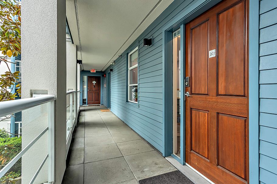 203 2555 W 4th Avenue Vancouver, BC - 3