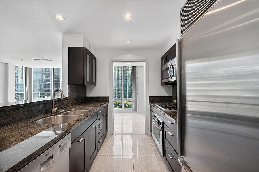 1004 590 Nicola Street Vancouver, BC - 1