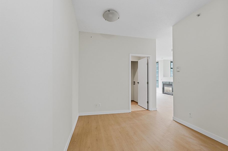 2304 1239 W Georgia Street Vancouver, BC - 1