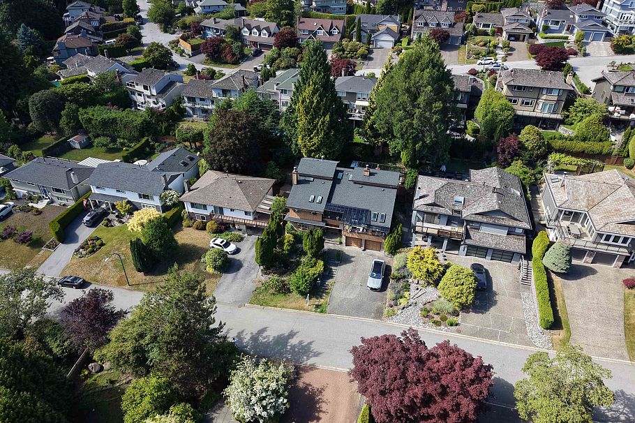 2940 Dresden Way North Vancouver, BC - 40