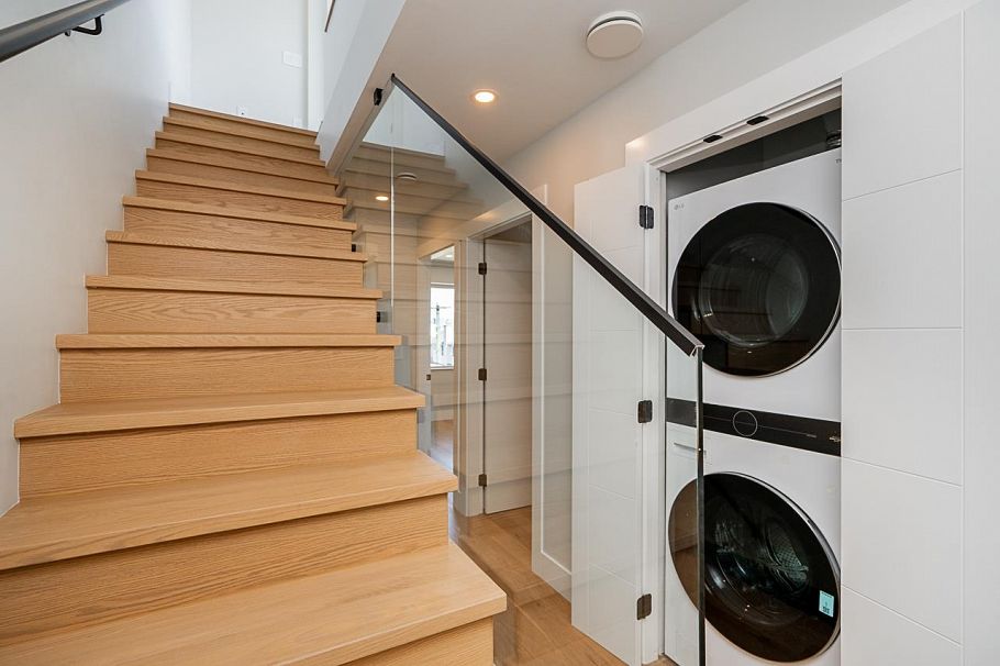 1 676 E 22nd Avenue Vancouver, BC - 23