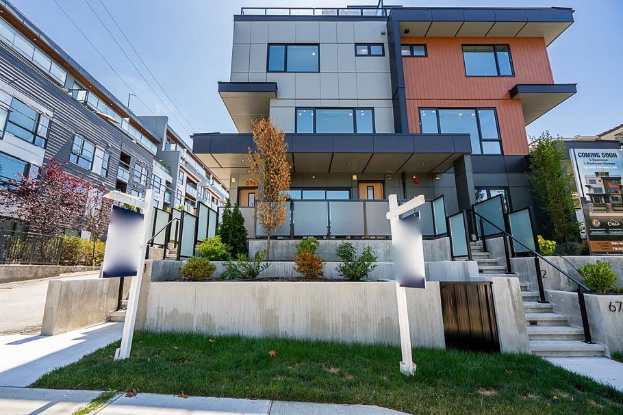1 676 E 22nd Avenue Vancouver, BC - 2