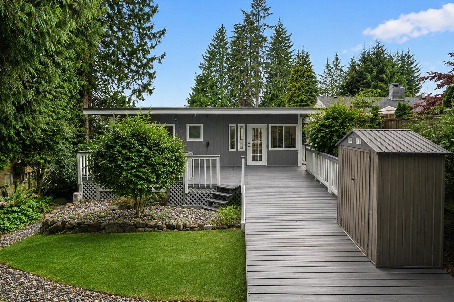 3570 Lonsdale Avenue North Vancouver, BC - 35