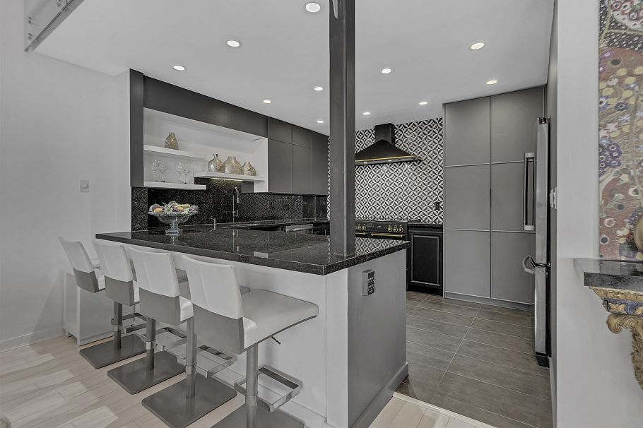 1306 33 Chesterfield Place North Vancouver, BC - 6