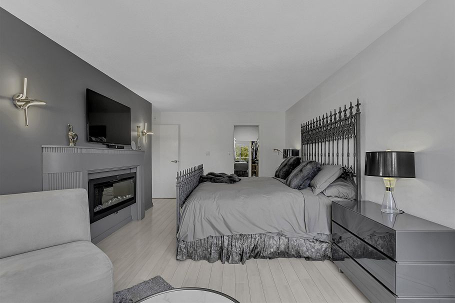 1306 33 Chesterfield Place North Vancouver, BC - 23
