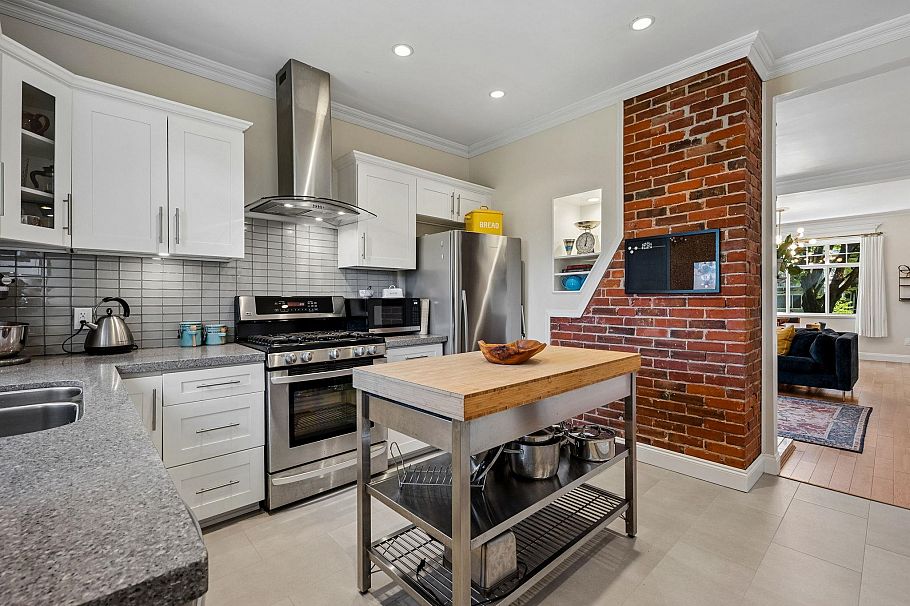 2323 Graveley Street Vancouver, BC - 8