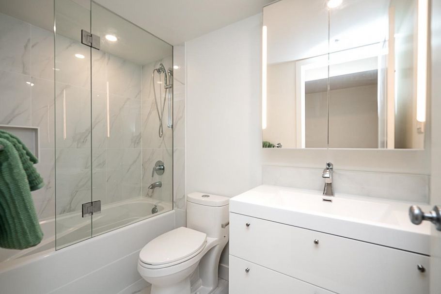 1261 Richards Street Vancouver, BC - 23