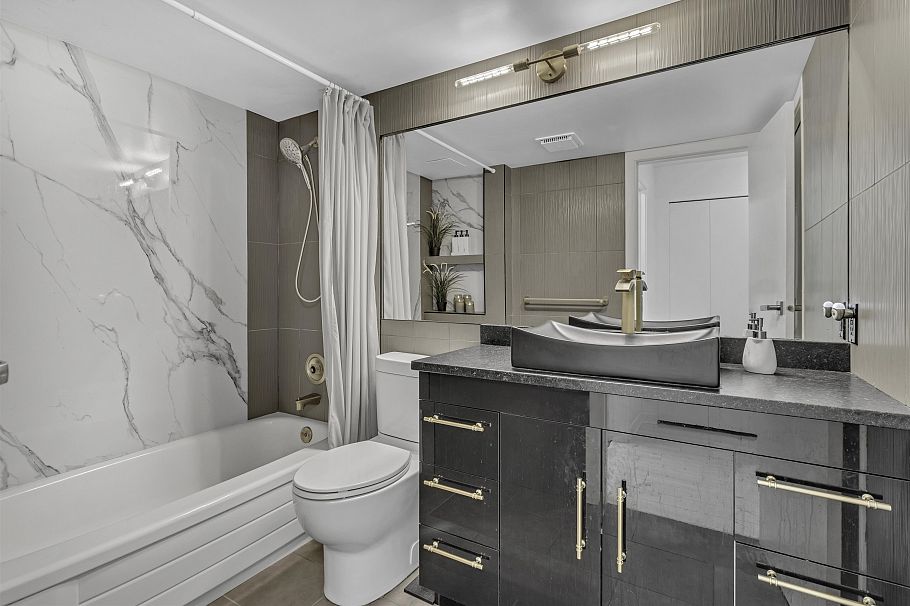 1306 33 Chesterfield Place North Vancouver, BC - 25