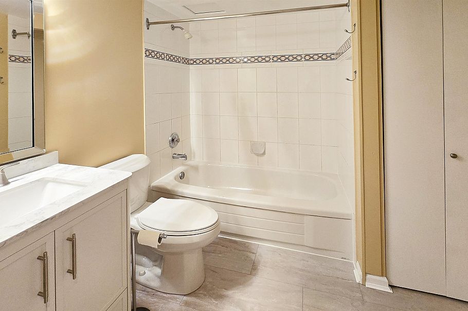 101 1099 W 71st Avenue Vancouver, BC - 9
