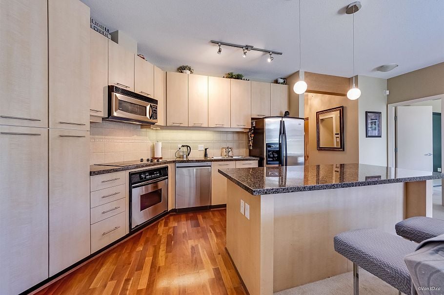 512 560 Raven Woods Drive North Vancouver, BC - 4