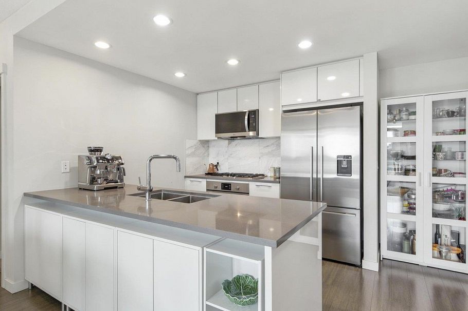 711 3281 E Kent Avenue North Vancouver, BC - 4