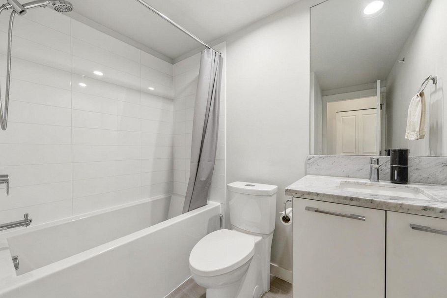 711 3281 E Kent Avenue North Vancouver, BC - 13