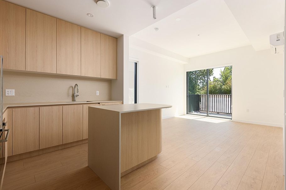 2407 N Grandview Highway Vancouver, BC - 9
