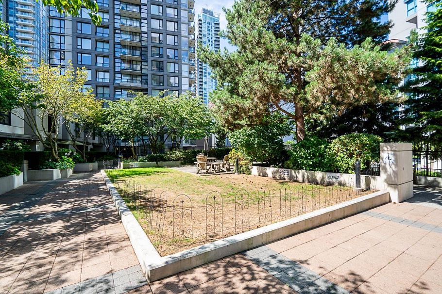 1261 Richards Street Vancouver, BC - 31