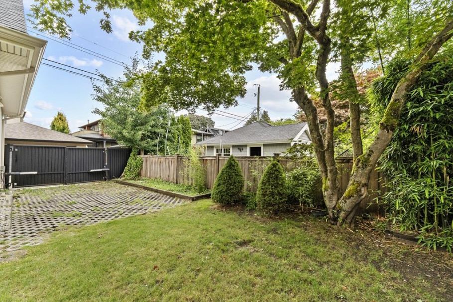 4077 W 13th Avenue Vancouver, BC - 30