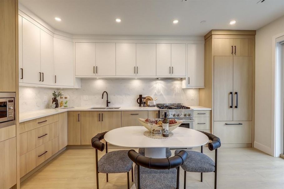 2 3695 E 26 Avenue Vancouver, BC - 4