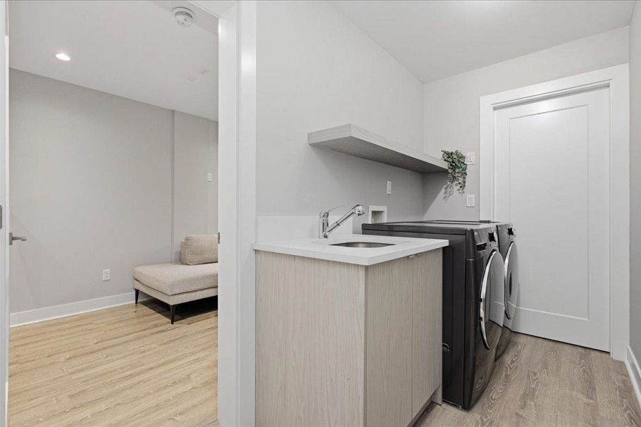 210 W 5th Street North Vancouver, BC - 22