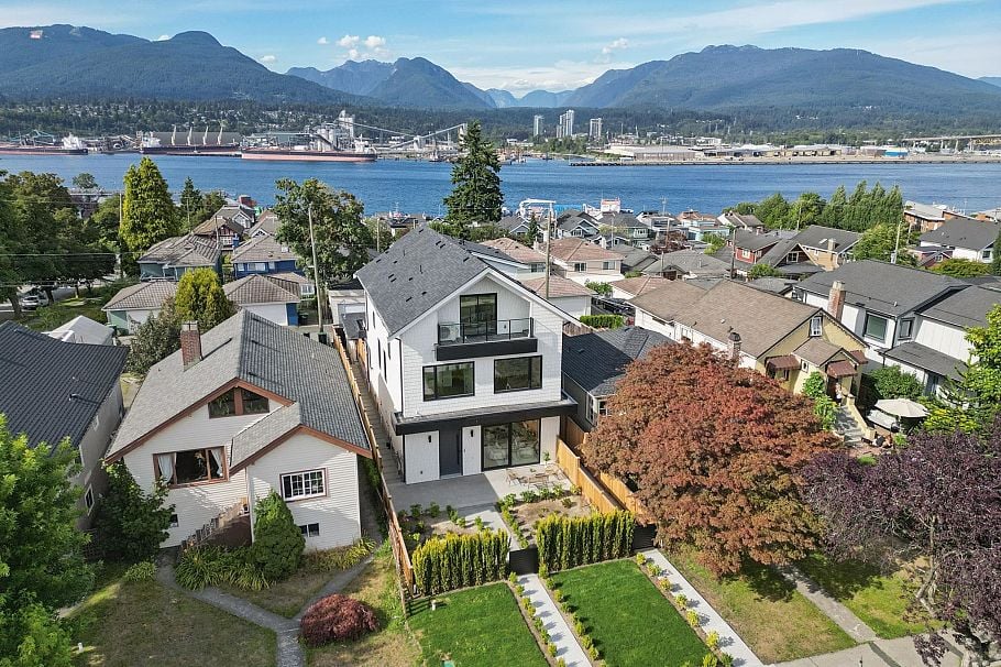 2 2815 Trinity Street Vancouver, BC - 38