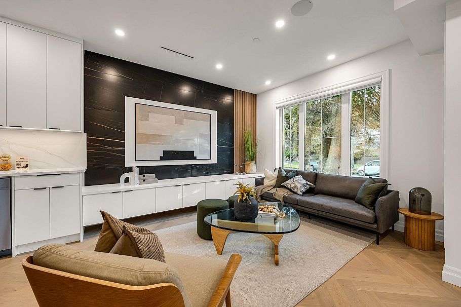 2153 E 20th Avenue Vancouver, BC - 3