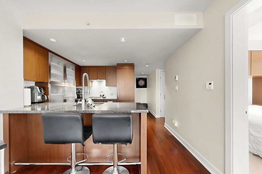 901 1055 Richards Street Vancouver, BC - 18
