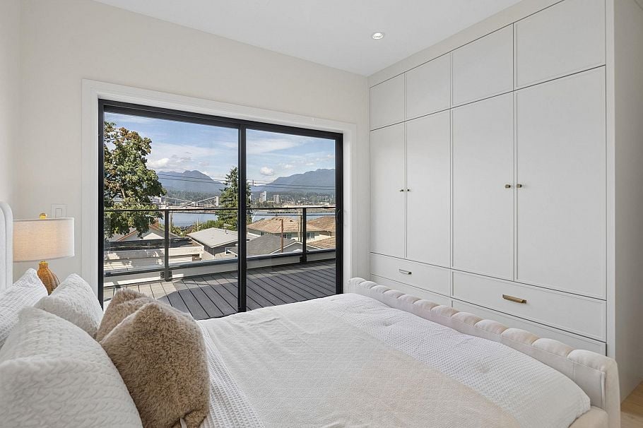 2 2815 Trinity Street Vancouver, BC - 28