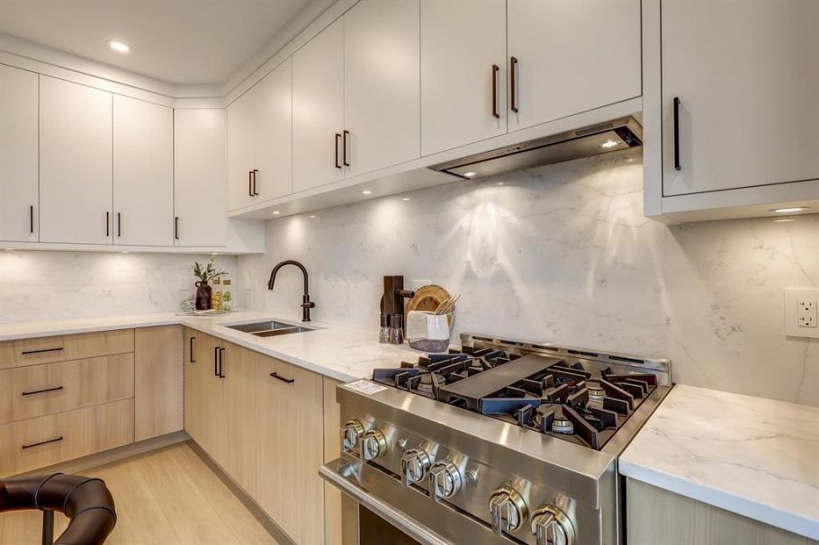 2 3695 E 26 Avenue Vancouver, BC - 5