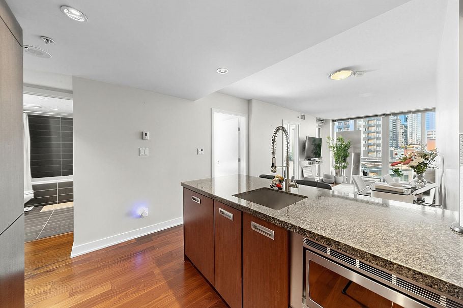 901 1055 Richards Street Vancouver, BC - 15