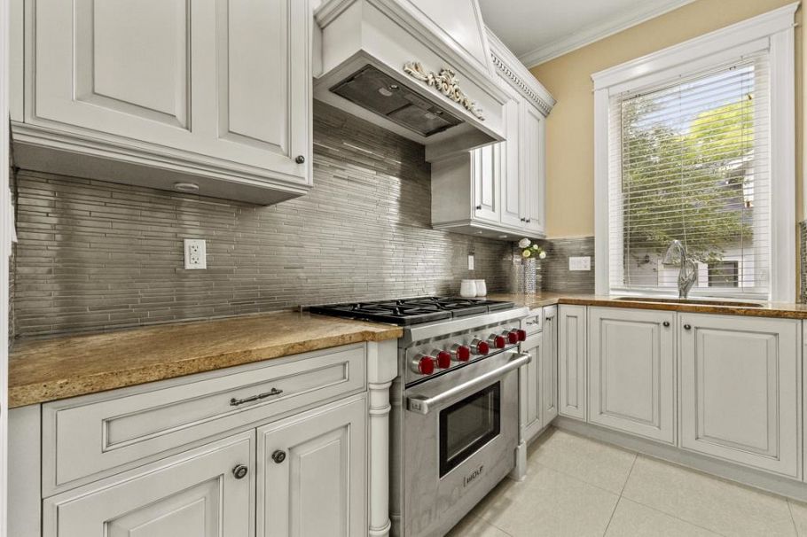 4077 W 13th Avenue Vancouver, BC - 11