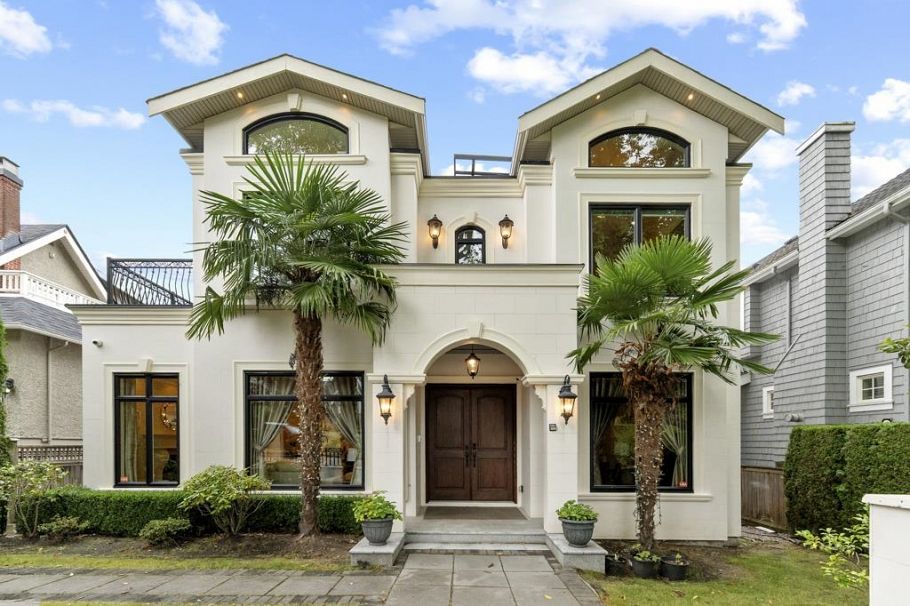 4077 W 13th Avenue Vancouver, BC - 1