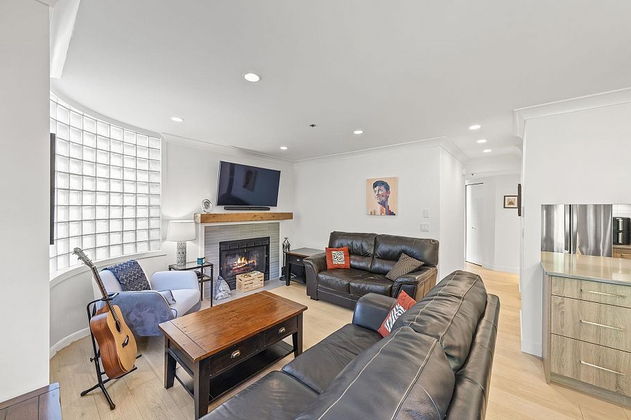 109 888 W 13th Avenue Vancouver, BC - 4