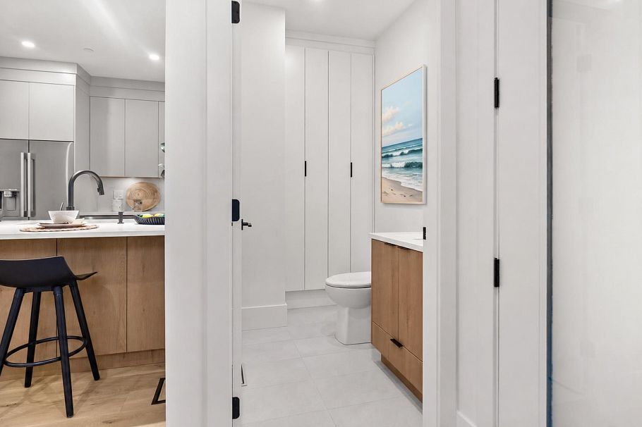1 1368 Park Drive Vancouver, BC - 20